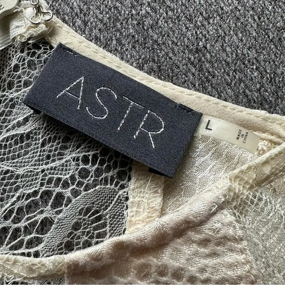 ASTR Fitted Lace Ivory Snakeskin Dress Large - Picture 3 of 5